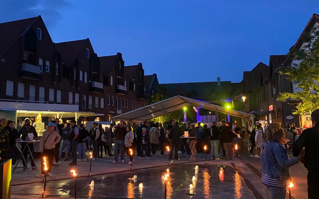 Malerische Elfe zieht beim Moonlight-Shopping  Blicke auf sich